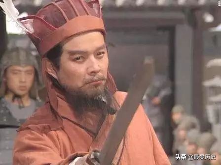 这条恶龙，开启了400年乱世