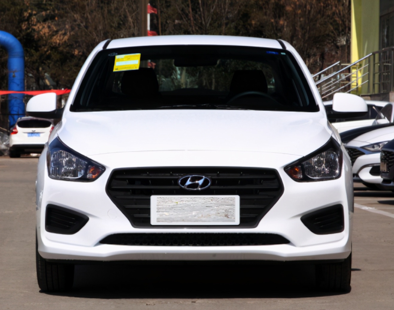 现代瑞纳不到5万亲民售价,油耗5.2l,比捷达抗造,四轮盘刹