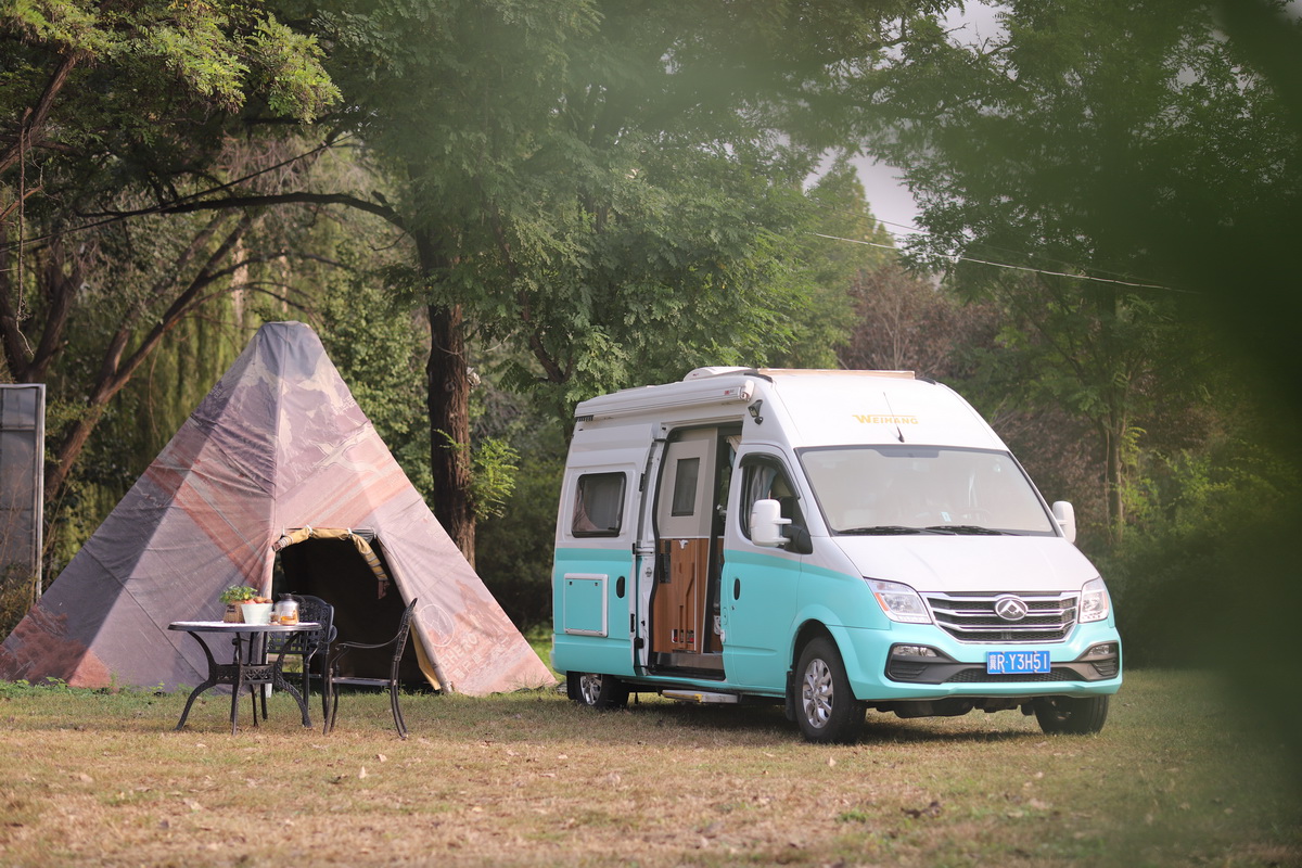 60岁女司机,小资式选车,改车及玩车的vanlife房车生活