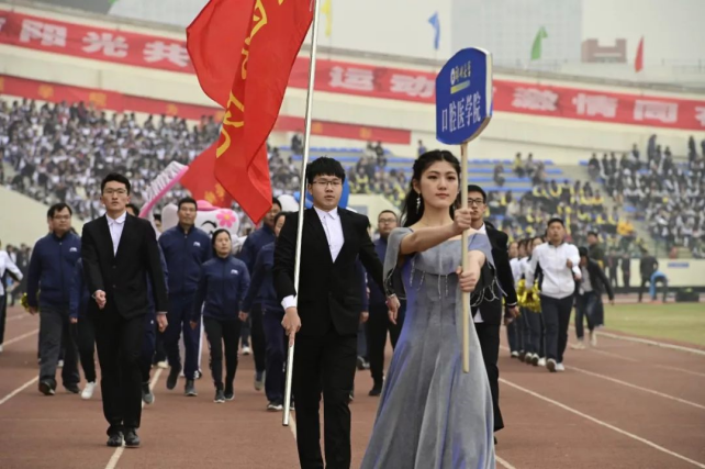 中国最美大学之一！占地面积5700余亩，坐拥24个食堂，还设有专属地铁站！