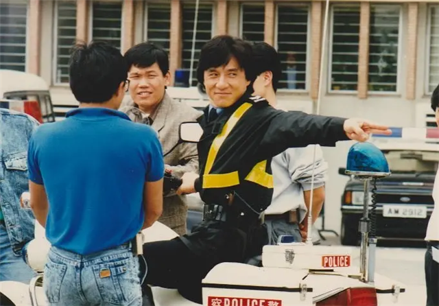 警察故事2朱滔(1988年，成龙开拍《警察故事2》，张曼玉为此受伤缝了十几针)