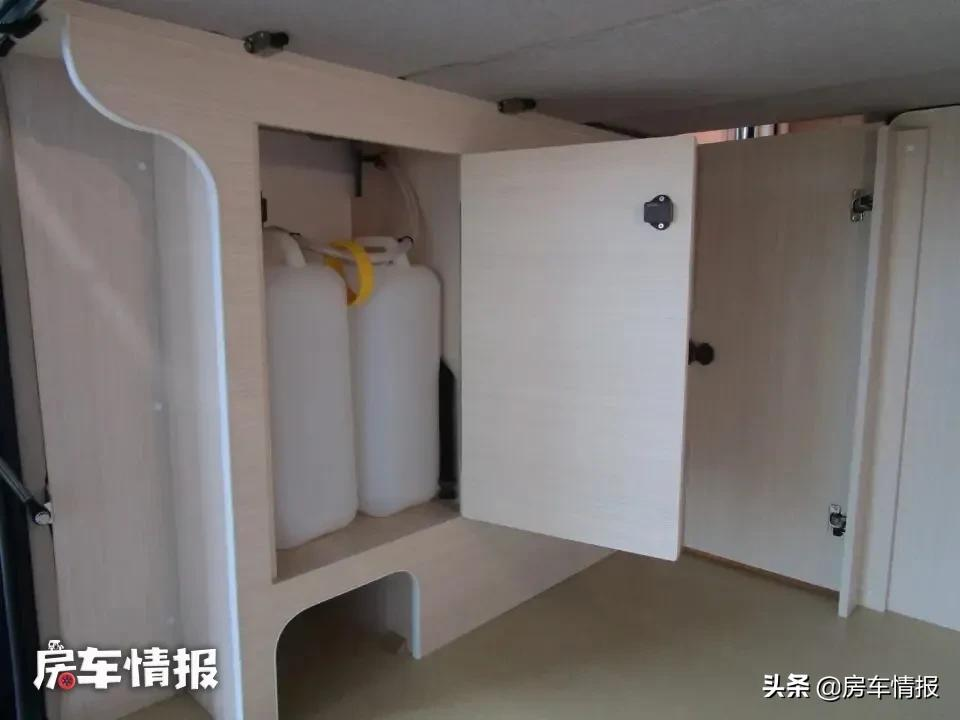 适合2人玩的海狮房车，配2.0L动力自动挡，车尾行李箱真够大