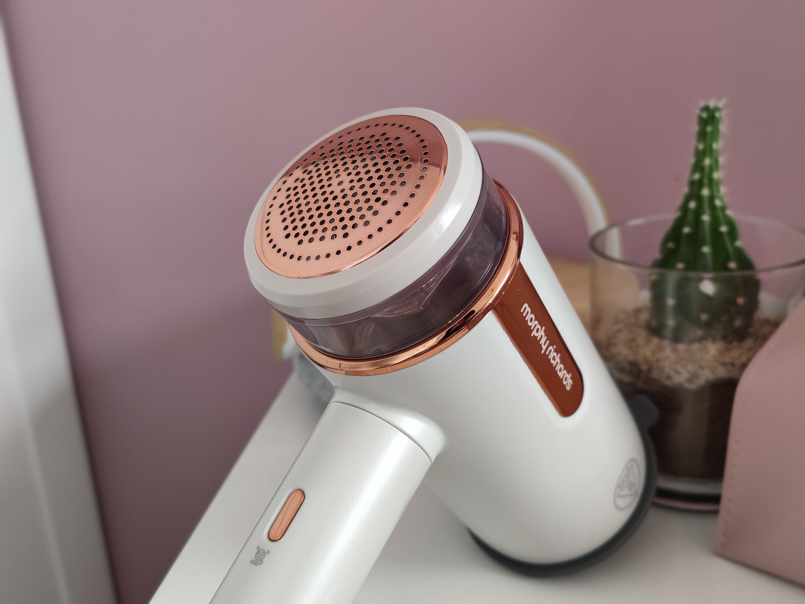 拒绝衣服皱皱巴巴,差旅人必备神器,摩飞手持挂烫机测评