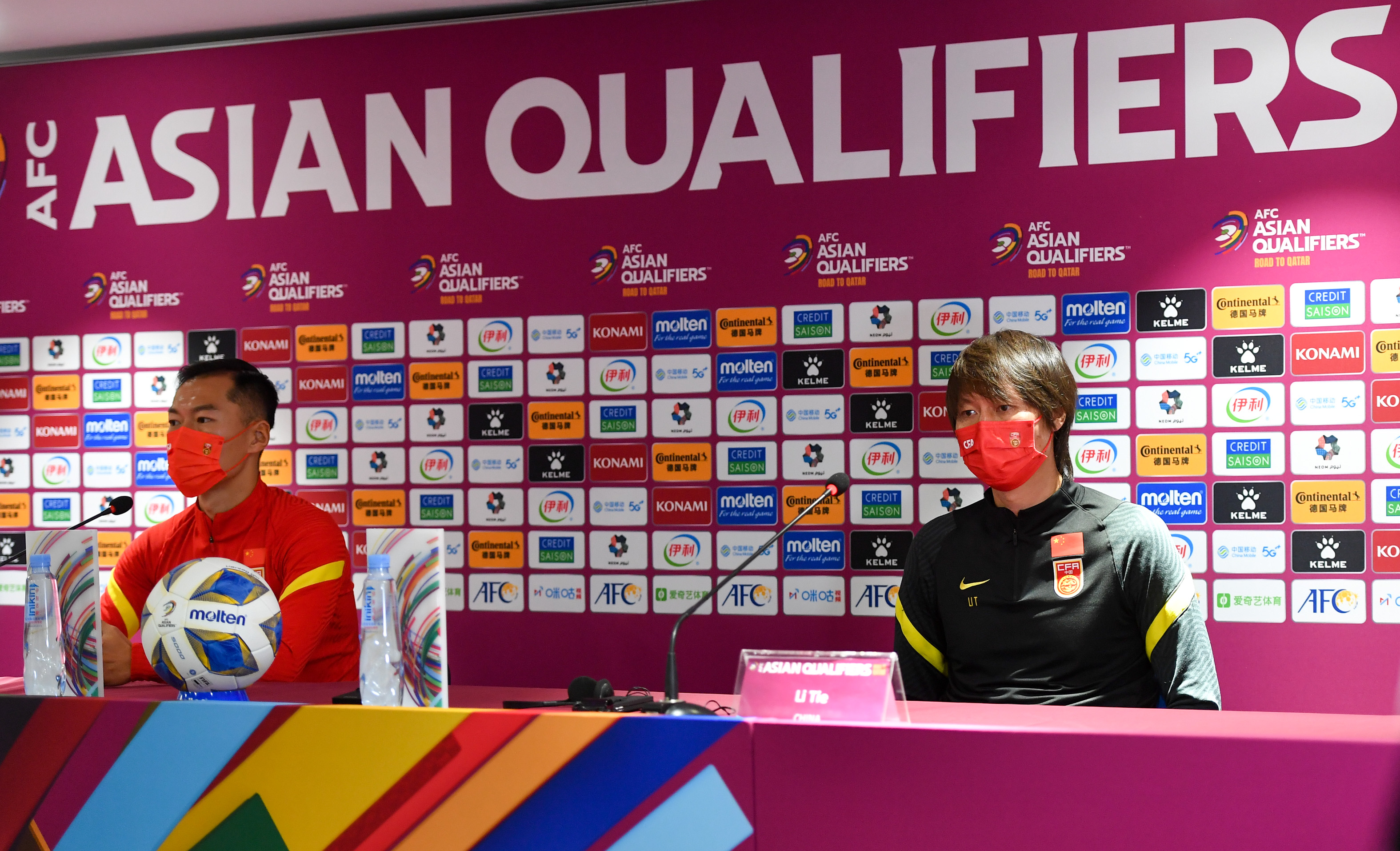 中日足球比赛为什么踢右边（中日大战怎么踢？李铁：当决赛来踢）