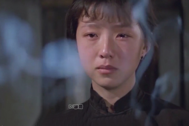 而在剧版中扮演小福子的苏岩,是被张艺谋所发现的女演员.