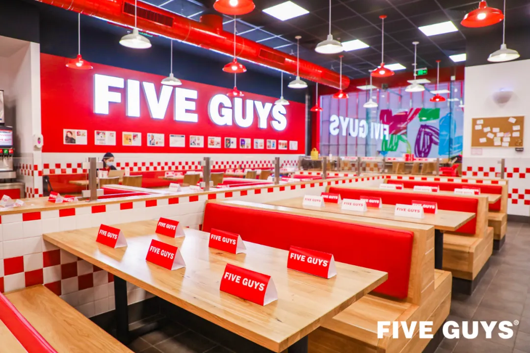 FIVE GUYS 今日正式开业,淮海路又喜提一家知名汉堡品牌店