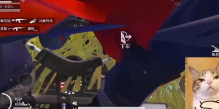 和平精英中真正的隐身技巧，一个敌人看不见，一个自己看不见