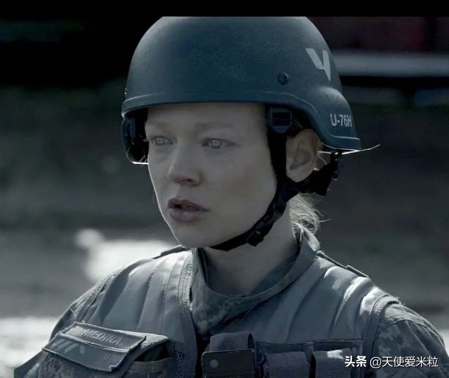 《继承之战》第三季终于来了！长女在戏外悄悄结婚，装饰了《Vogue》的封面。