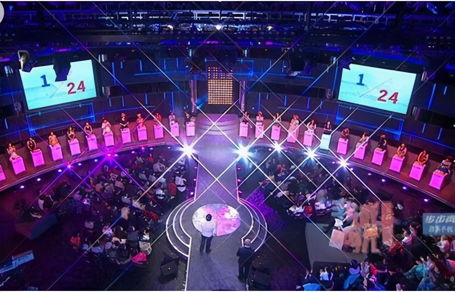 她在"非诚勿扰"上站五年,爆灯无数却不牵手,最终被孟非赶下台