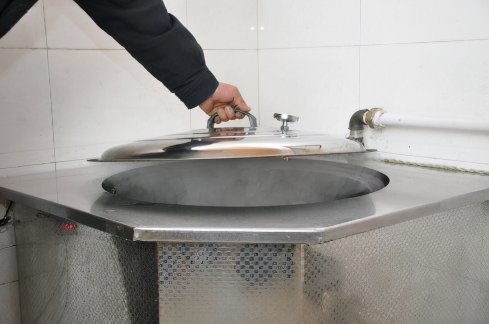 你家农村还用燃气做饭吗?现在流行新式灶台,节能实用冬天能取暖