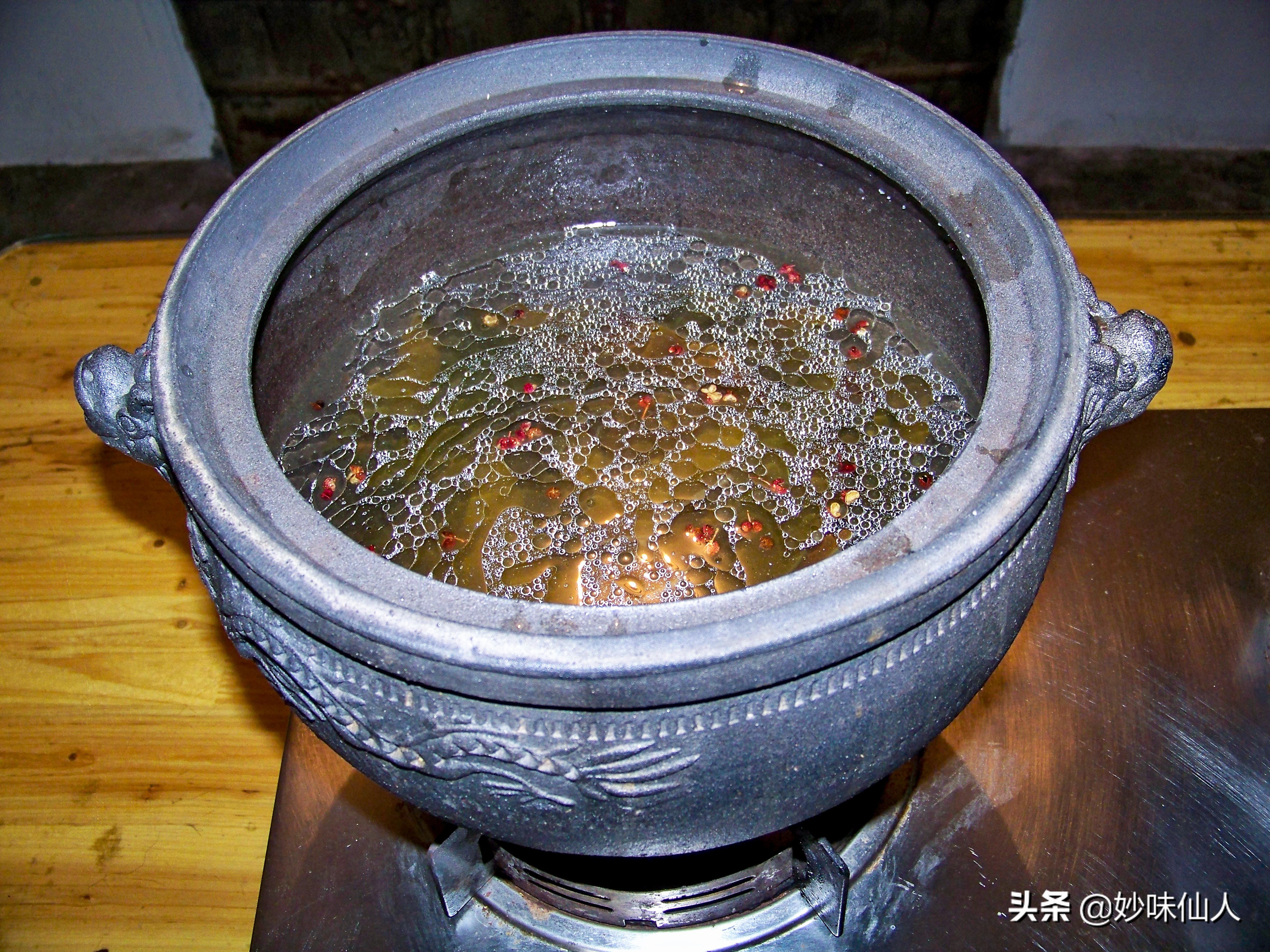 排骨浓汤丨煨一锅暖汤，煮一壶薄酒，数岁月悠悠，守余生漫长