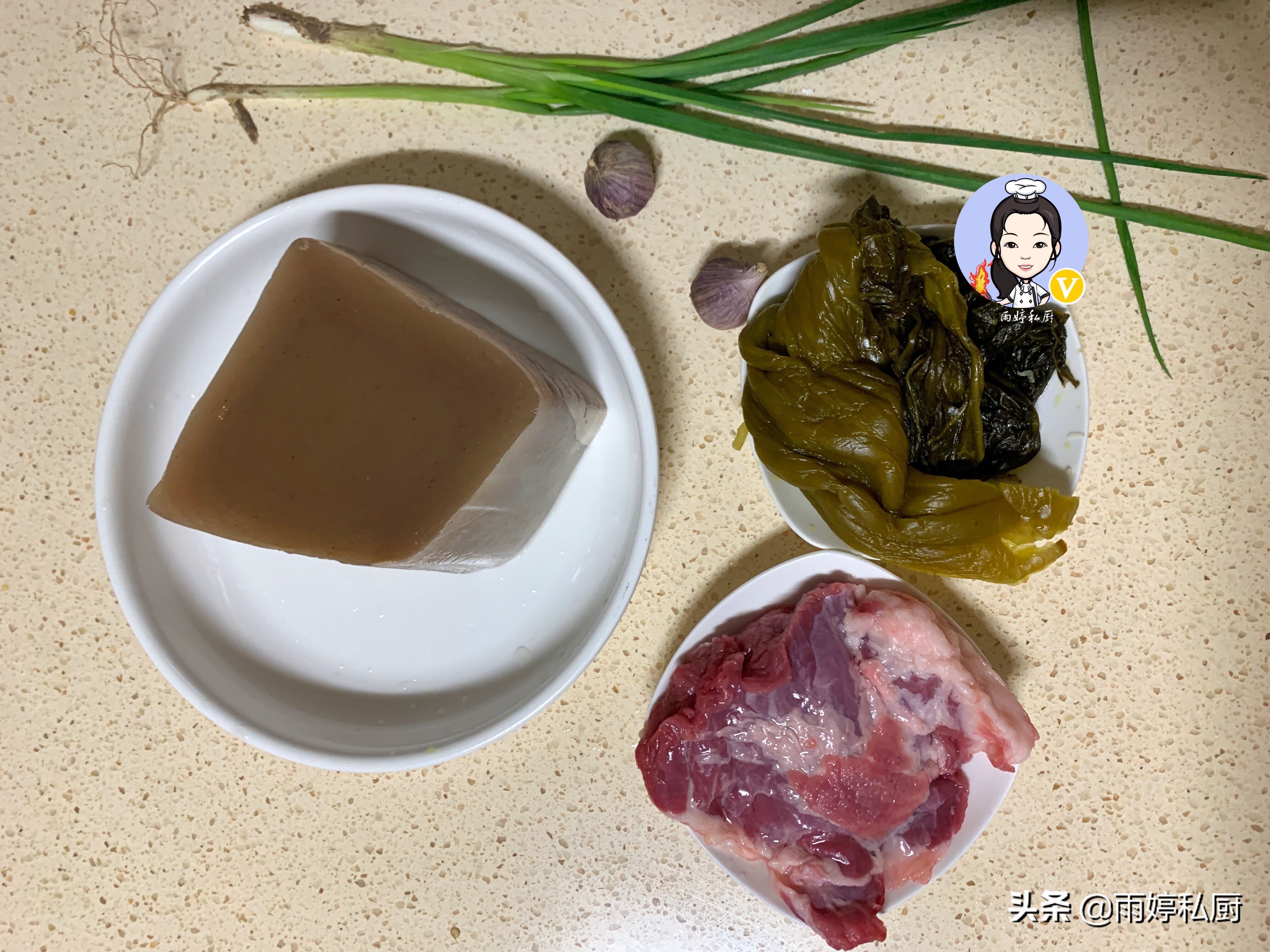 黑豆腐怎么做好吃（教你做Q弹滑软的黑豆腐）