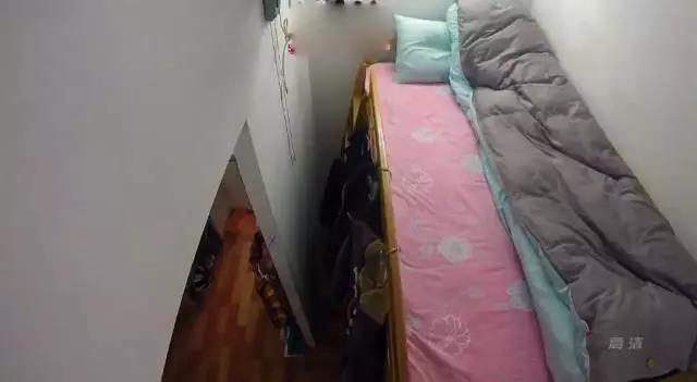 28㎡小窝进门就是卫生间，女儿睡厨房，如何拯救局促的三口之家？