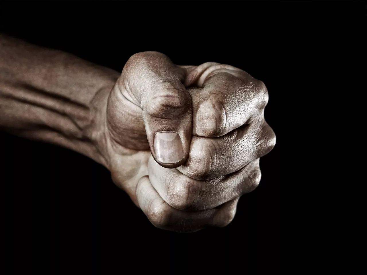 人到中年,一地鸡毛,越是艰难,越要坚持!(深度好文)