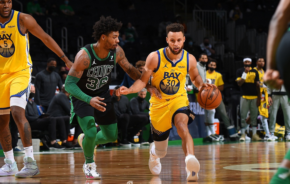 今年nba球衣為什么火爆（科比和庫里的球鞋銷量加起來都不如詹姆斯，為何球衣銷量卻更好？）