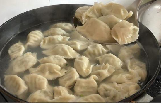 白菜饺子馅调制方法与包饺子技巧