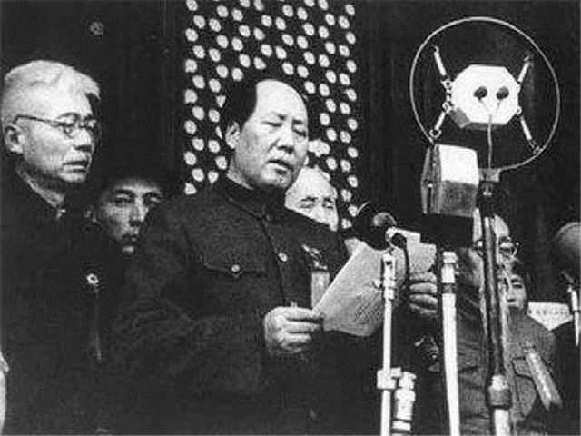 周总理写信邀宋庆龄北上，毛主席把信中的“略”改成了“谨”