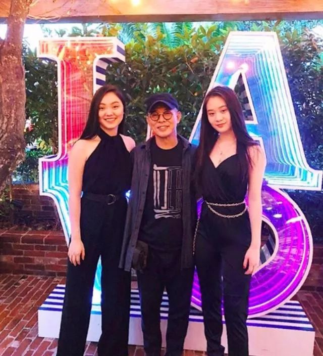 56岁李连杰状态回春！浓密黑发身材健硕，皮肤紧致似30岁壮年