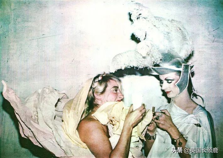 全部脱掉！英国赤裸主义兴起，以后再也不用洗衣服了？