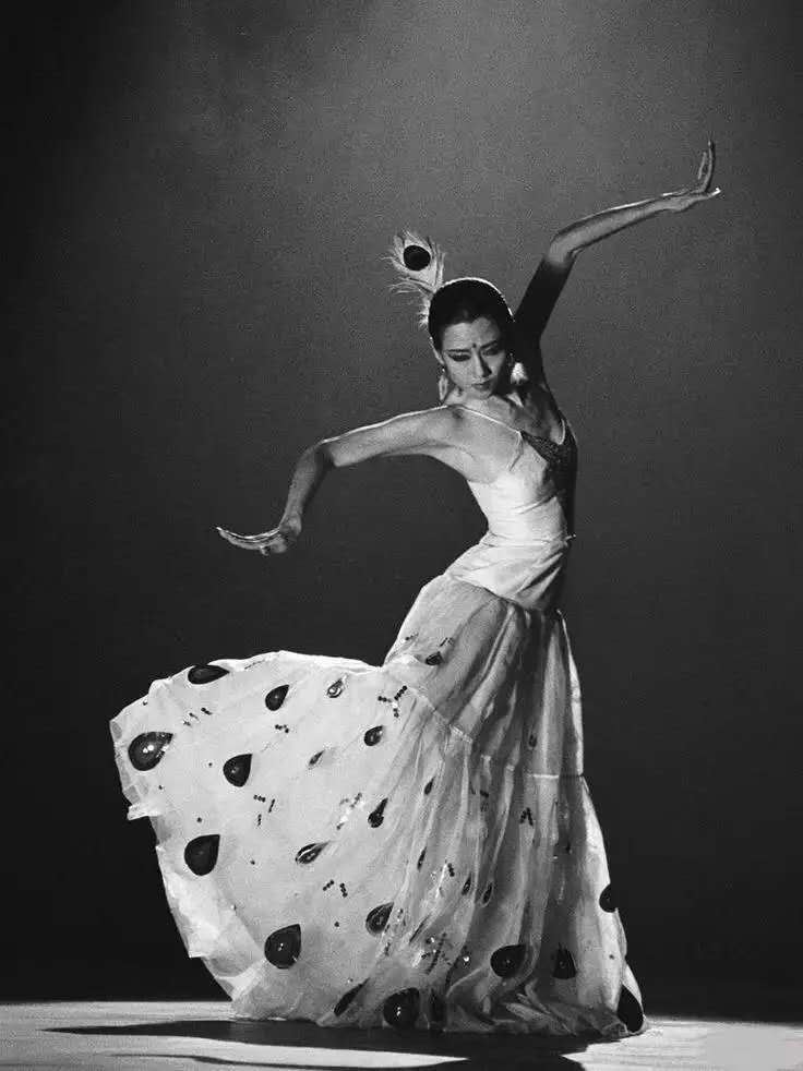 疯魔的杨丽萍：为舞蹈终身不育，一周睡1小时，被冯小刚叹为天仙