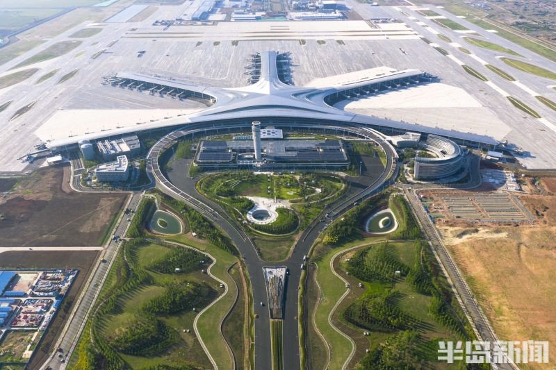 青岛胶东国际机场(胶东机场初体验：航站楼“大”不一样，青岛元素很抢眼)