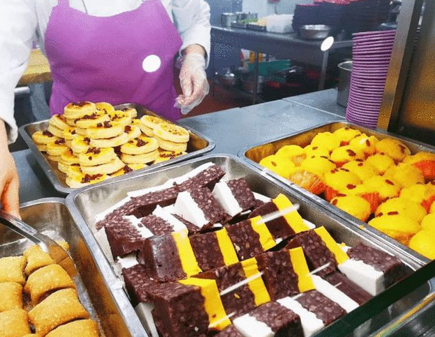 大学之间的差距不只是分数线，看完清华的食堂，同学们直呼羡慕