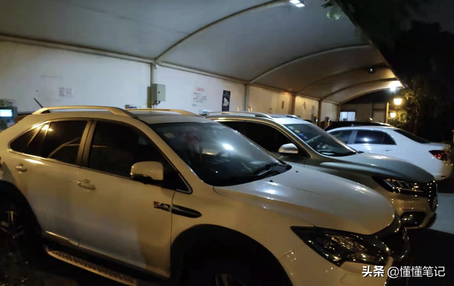 卖盒饭、做零食、拼加盟：民营充电站以坪效求生？