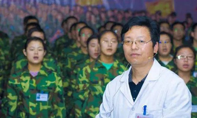 杨永信的“网戒”内幕：自我标榜清苦义行，4年入账8100万