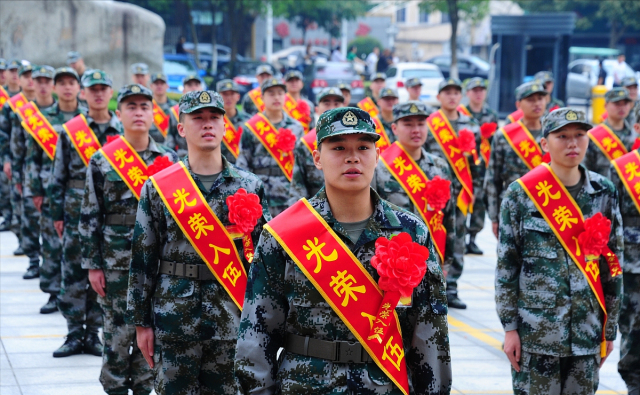 2021年二次征兵开启，大学毕业生当兵，能够享受哪些“福利”？