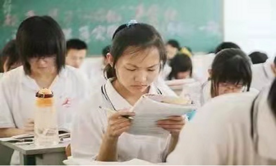 两个学生，中考同样都是700多分，为何3年后高考成绩相差很大？