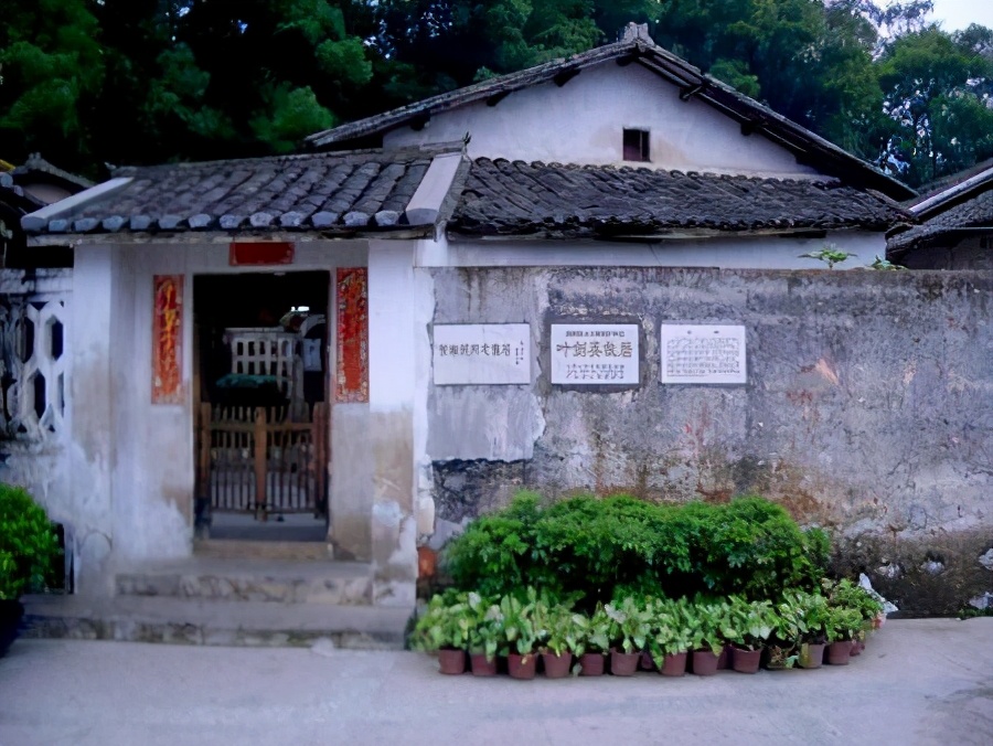十大元帅的父亲是何身份：林彪的父亲经营布厂，贺龙的父亲是烈士