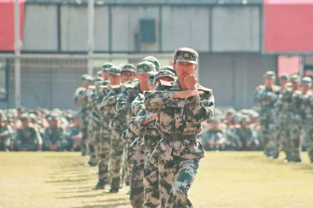 2019级中南大学本科新生完成军训，雄姿英发展风采！
