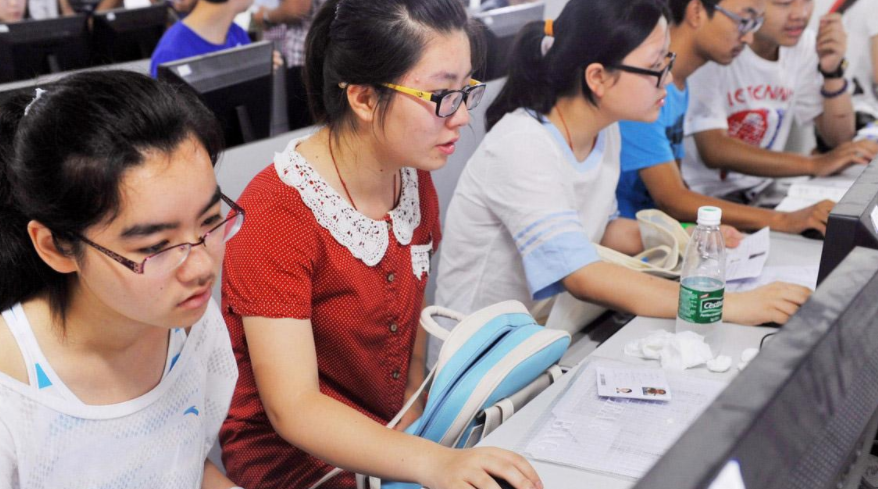 适合女生报考的专业，未来就业前景广阔，薪资待遇也很可观