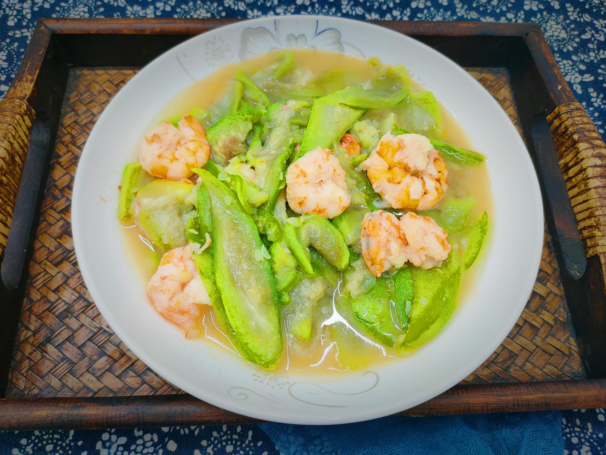 【丝瓜煮基围虾】做法步骤图 色味俱佳超好吃-起舞食谱网