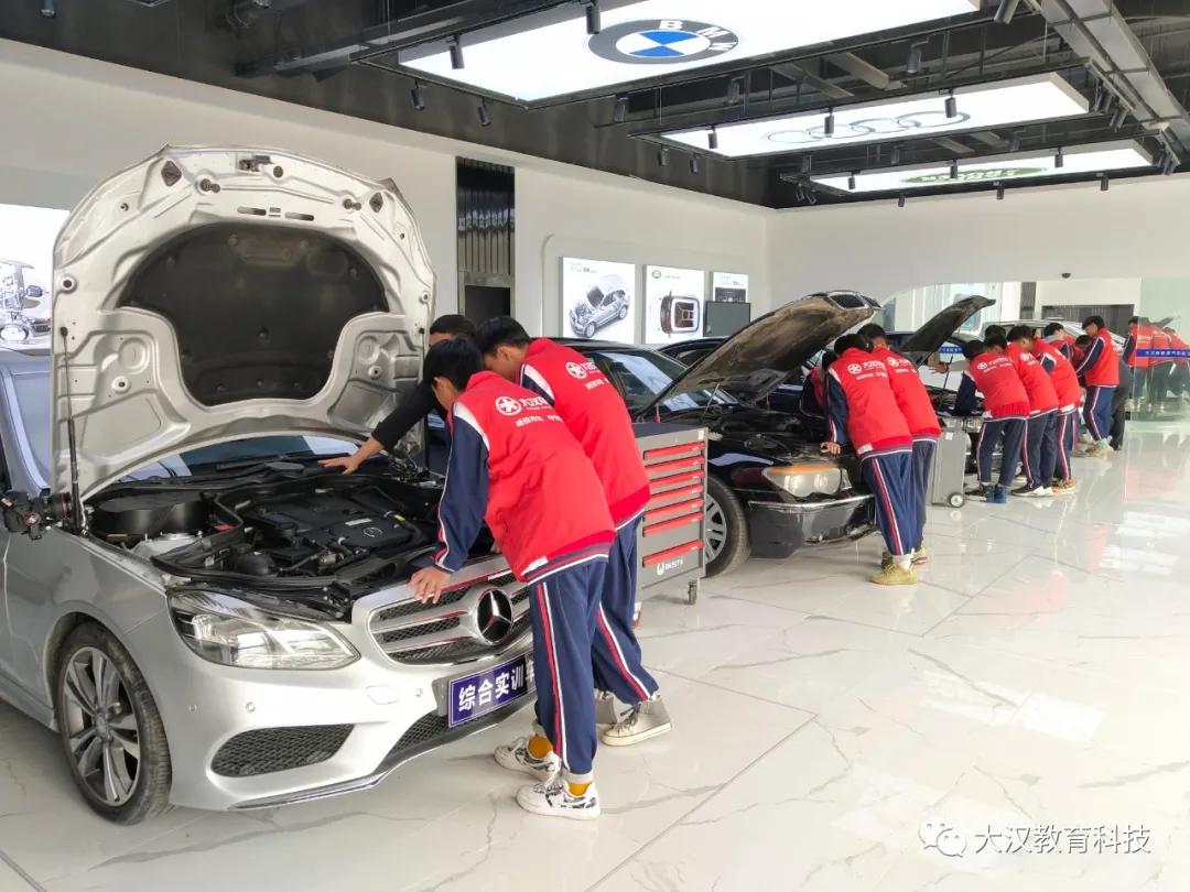 学汽修选择哪个学校比较好？