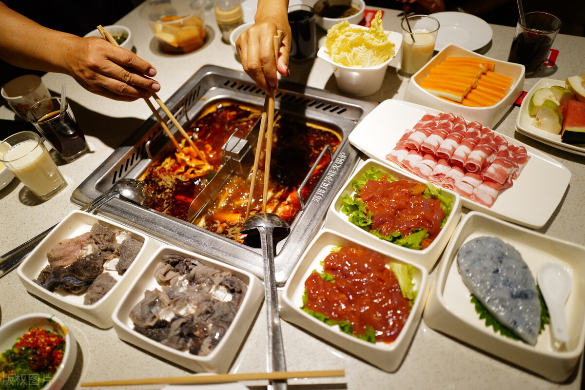海底捞火锅吃饭图片图片