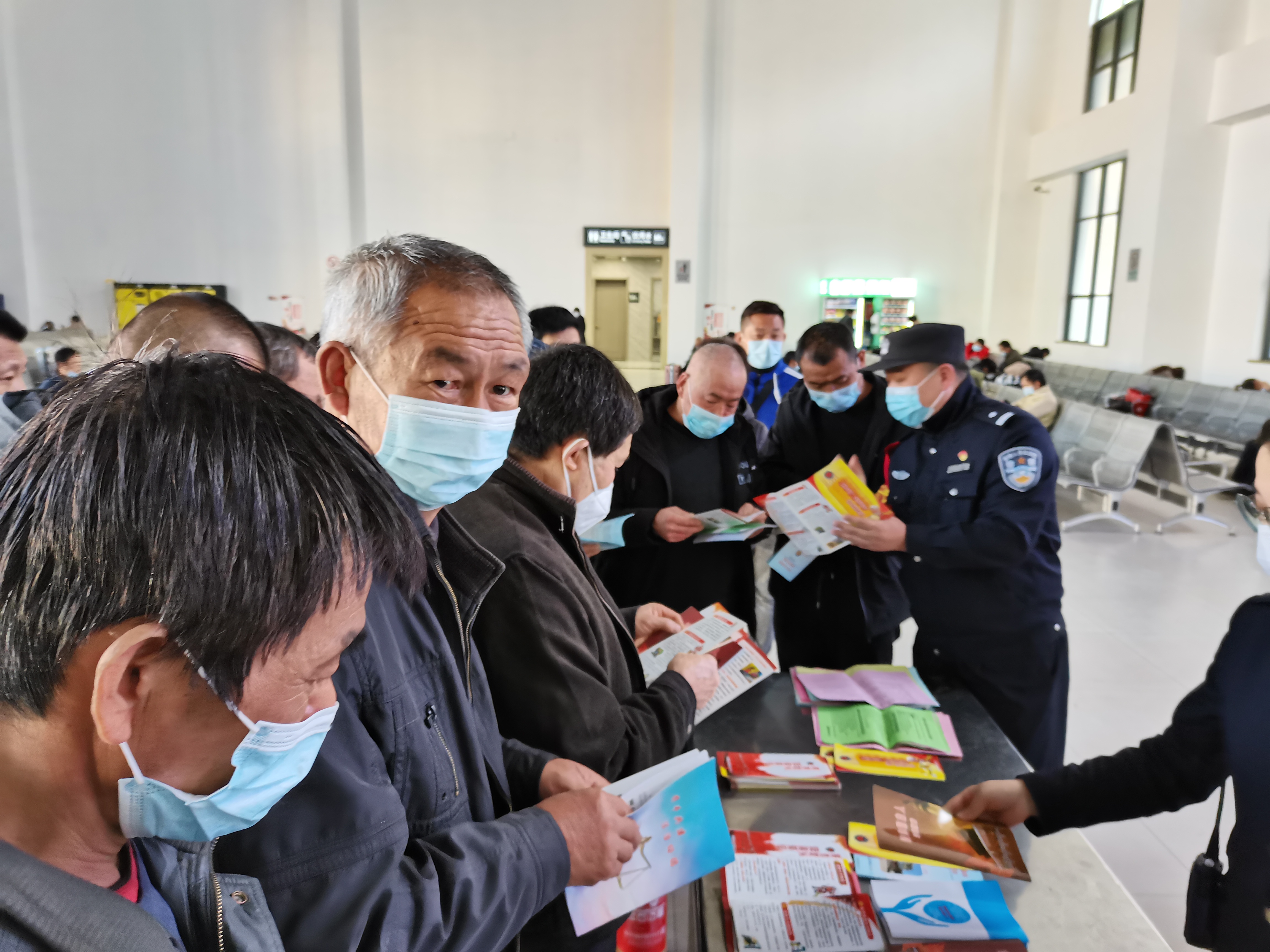 绥德铁警积极开展“119消防宣传日”主题活动