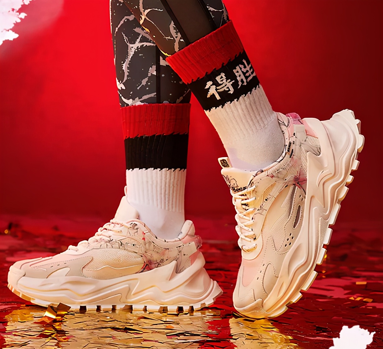 今年春天不能错过的20双国潮运动鞋,绝美百搭!不撞款