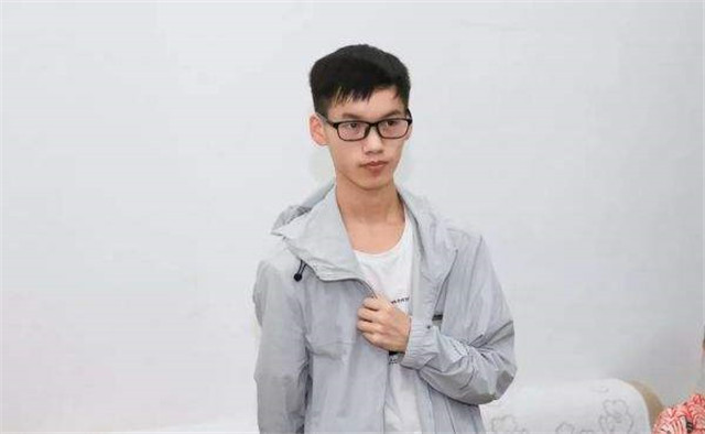 男孩713分上清华，却被酸“有啥用”：世道变坏，从否定努力开始