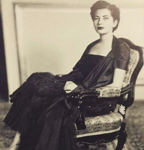 伊朗末代美艳王后！国王宠翻送天价珠宝，却因无法生育被流放