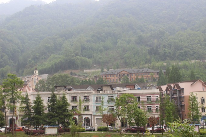 四川彭州白鹿镇二日游“最牛教学楼