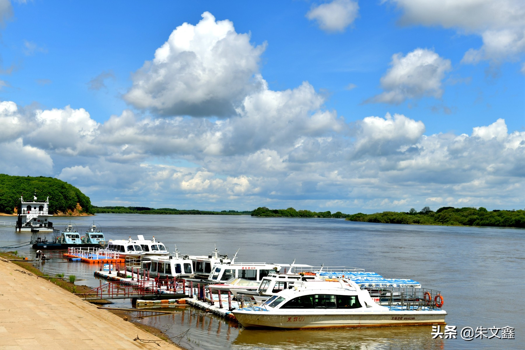 在中俄边境,我找到了乌苏里江的起点,而且一江两色