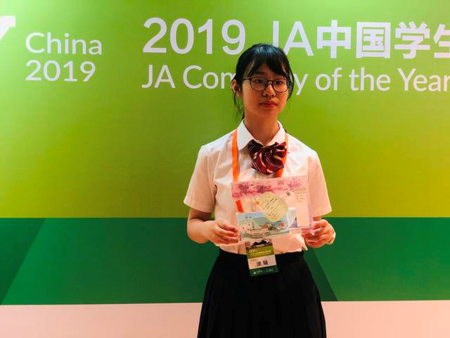 四川文科676分涂婳：高中不补课、喜欢看书，第一名的特质她都有