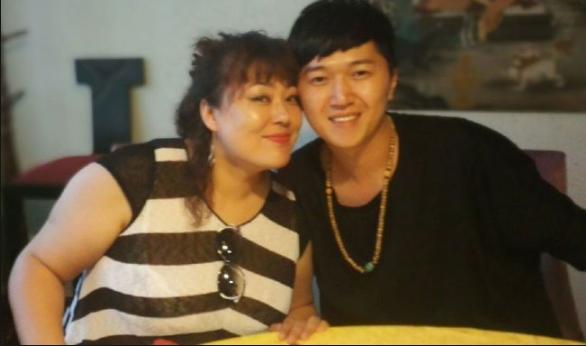 原形毕露？弃养子恋鲜肉，演《安家》被求出山，50岁被曝诈骗千万