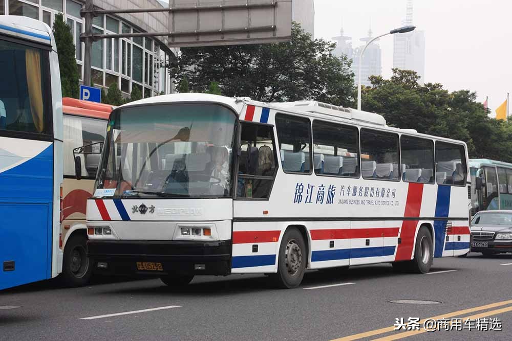 搭载道依茨V8风冷的国产豪华大客 曾经的北方尼奥普兰BFC6120客车