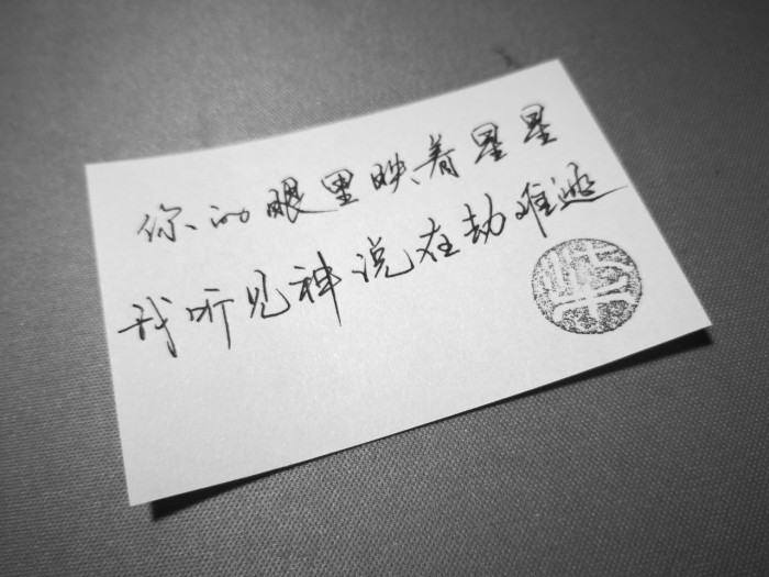 敬你一杯酒，从此莫回头，往事归零，爱恨随意，我干杯，你随意