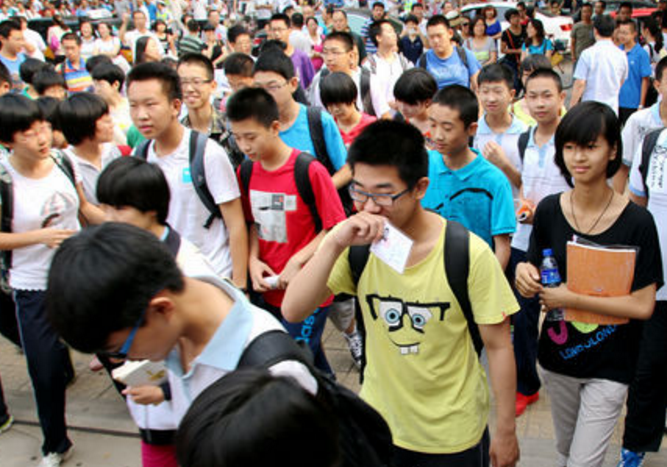 山东考生好难，2021高考滑档创新高，4万多名考生超本科线还滑档