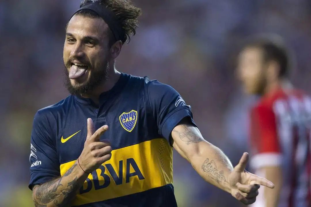 奥斯瓦尔多先生的奇幻之旅读后感（最牛文体两开花？退役四年后，这个乐队主唱又回来踢球了）-华海博客