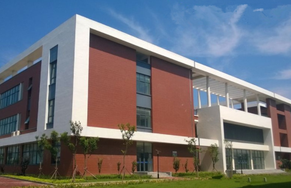 2021江苏省167所大学分9档，前三档实至名归，东南大学表现亮眼