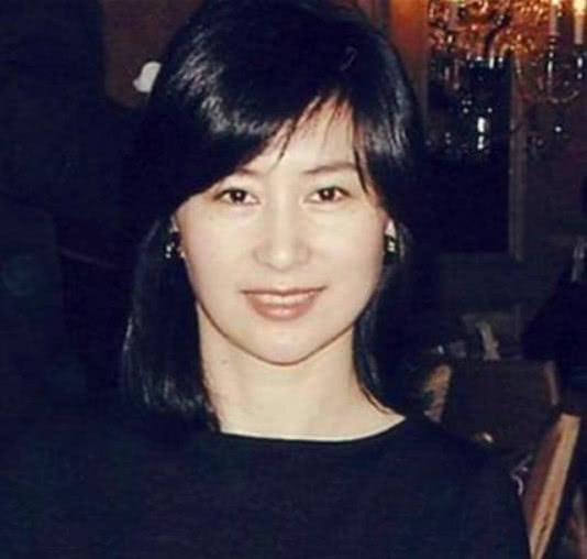 何超琼不能生育是真的吗 赌王接班人何超琼为什么不生小孩太可惜图片